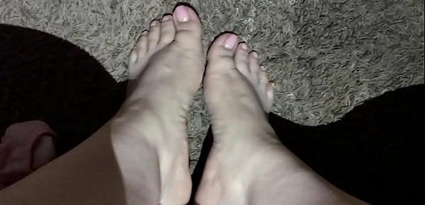  Cumshot on her hot sexy feet (Pink Toes)